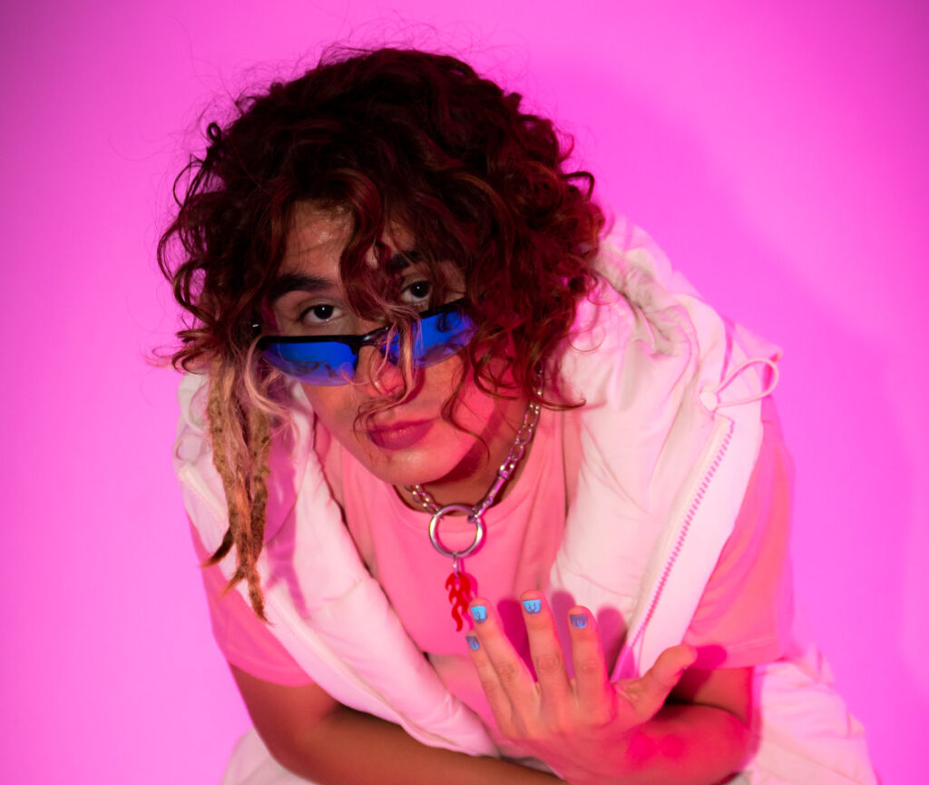 Diego Smith: estrena nuevo tema «Toy Playa» y anuncia su debut televisivo en Netflix