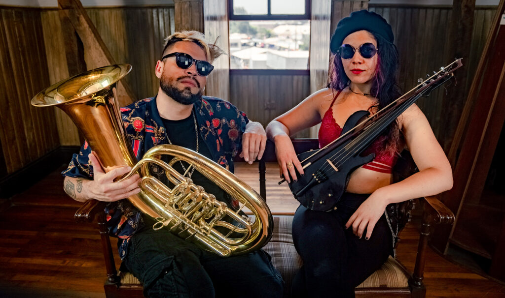 Tras su exitosa gira por Europa, los chilenos Personal Papers lanzan su álbum debut